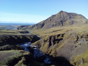 Řeka, která ústí v Skogafoss vodopád