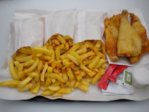 Obídek klasika ryba a hranolky